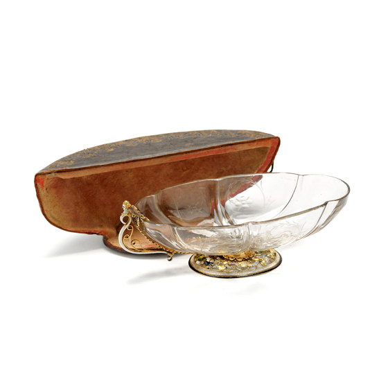 Court tazza in a leather case